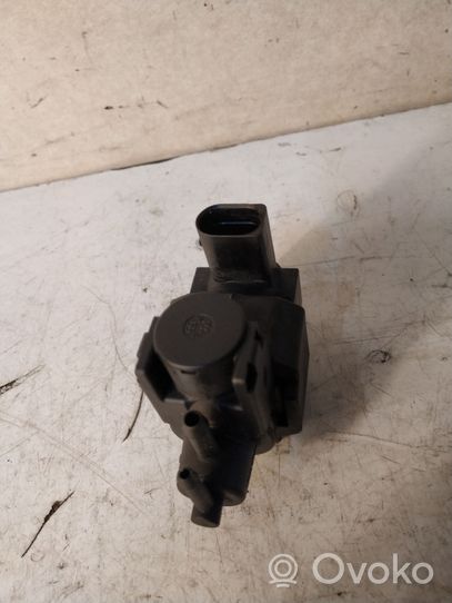 Audi A8 S8 D3 4E Solenoidinis vožtuvas 059906629