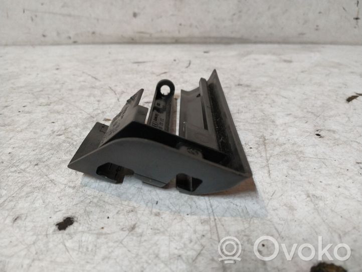 Audi A8 S8 D3 4E Cache rail de siège conducteur avant 4E0881349