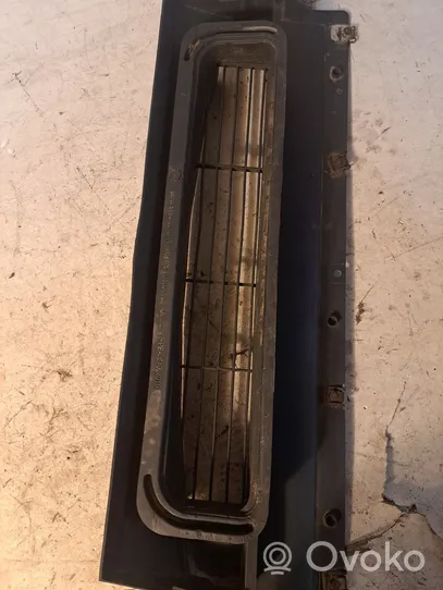 BMW X6 M Radiatoru paneļa apakšējā daļa (televizora) 7205941