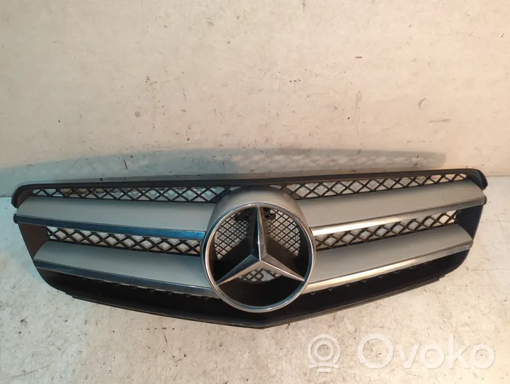 Mercedes-Benz C AMG W204 Grille de calandre avant A2048851136