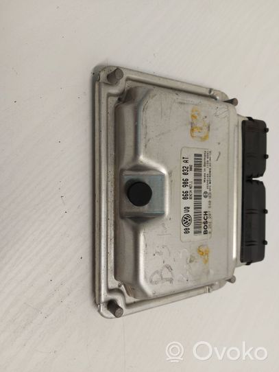 Volkswagen PASSAT B5.5 Calculateur moteur ECU 066906032AT