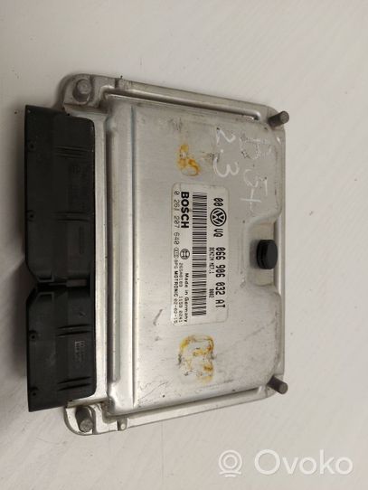 Volkswagen PASSAT B5.5 Calculateur moteur ECU 066906032AT