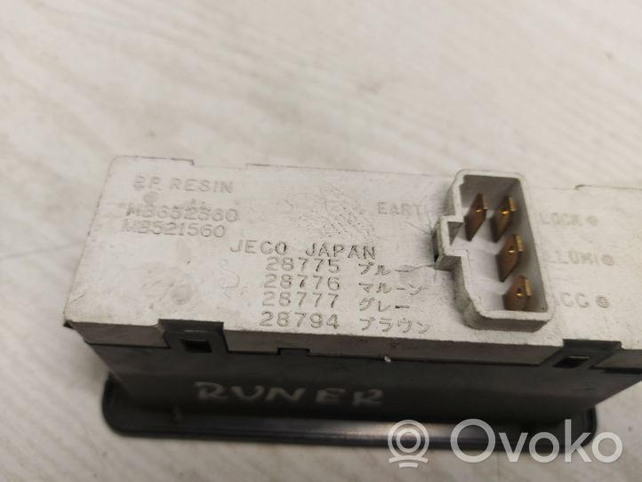 Mitsubishi Space Runner Monitori/näyttö/pieni näyttö MB521560