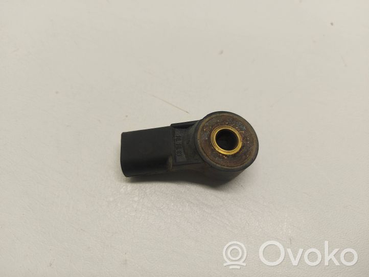 Volkswagen Golf V Sensore di detonazione 030905377C