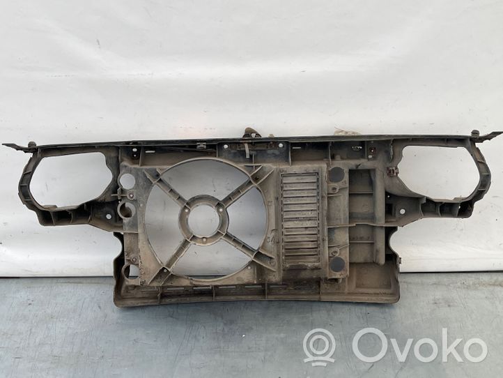 Volkswagen Golf III Staffa del pannello di supporto del radiatore parte superiore 4H0805594A