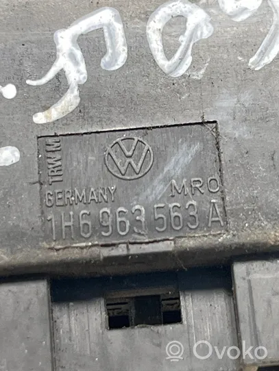 Volkswagen Golf III Przełączniki podgrzewania foteli 1H6963563A