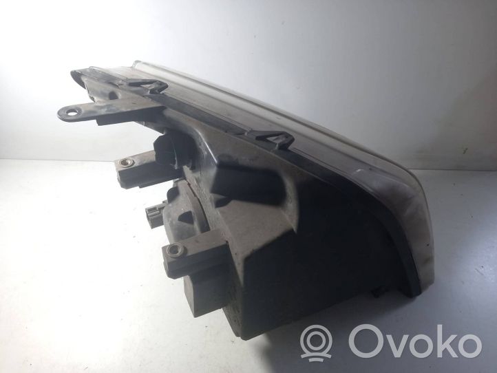 Ford Connect Lampa przednia 