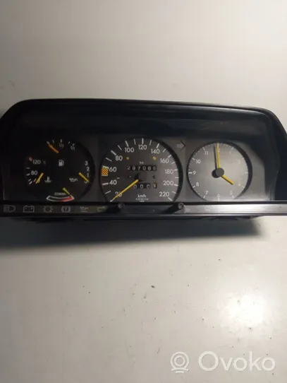 Mercedes-Benz 190 W201 Speedometer (instrument cluster) 87001169