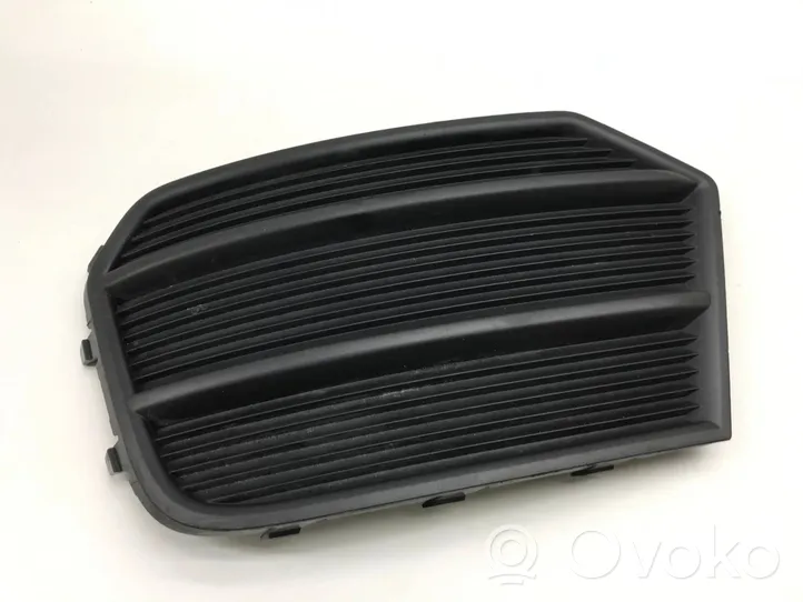 Audi Q3 8U Mascherina inferiore del paraurti anteriore 8U0807681P