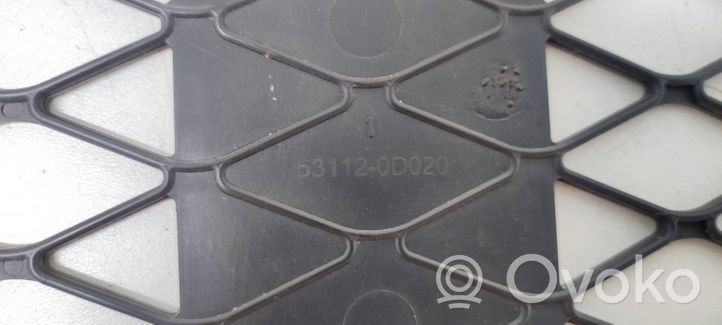 Toyota Yaris Etupuskurin alempi jäähdytinsäleikkö 531120D020