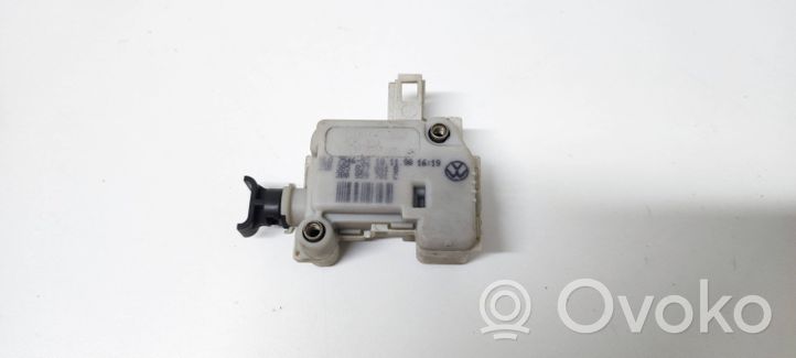 Volkswagen Bora Motorino di blocco/chiusura del portellone del bagagliaio 3B5827061B