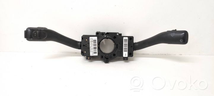 Volkswagen Jetta IV Leva/interruttore dell’indicatore di direzione e tergicristallo 8L0953513N