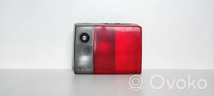 Audi 80 90 S2 B4 Lampy tylnej klapy bagażnika 8D9945094A