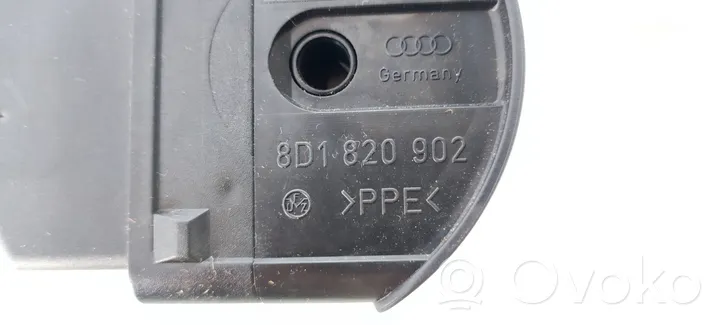 Audi A4 S4 B5 8D Boczna kratka nawiewu deski rozdzielczej 8D1820902