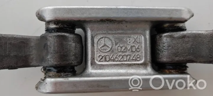 Mercedes-Benz E W211 Ohjauspylvään kokoonpano yleisnivel 2104620748