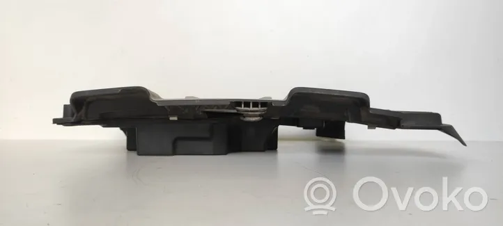 Volkswagen Touran I Engine cover (trim) 03C103925J