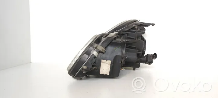 Mercedes-Benz E W211 Lampa przednia 206485B