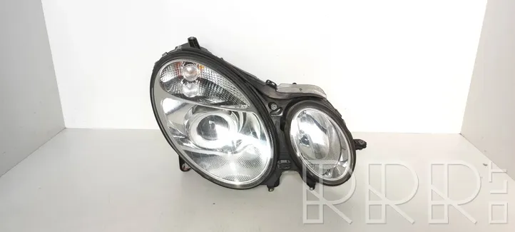 Mercedes-Benz E W211 Lampa przednia 206485B