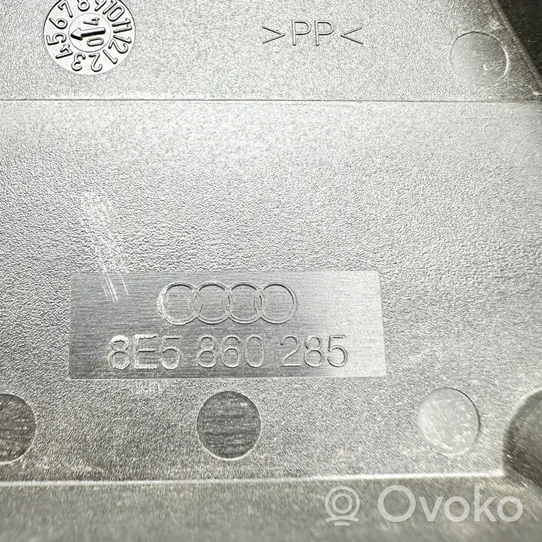 Audi A6 S6 C6 4F Mocowanie trójkąta ostrzegawczego 8E5860285