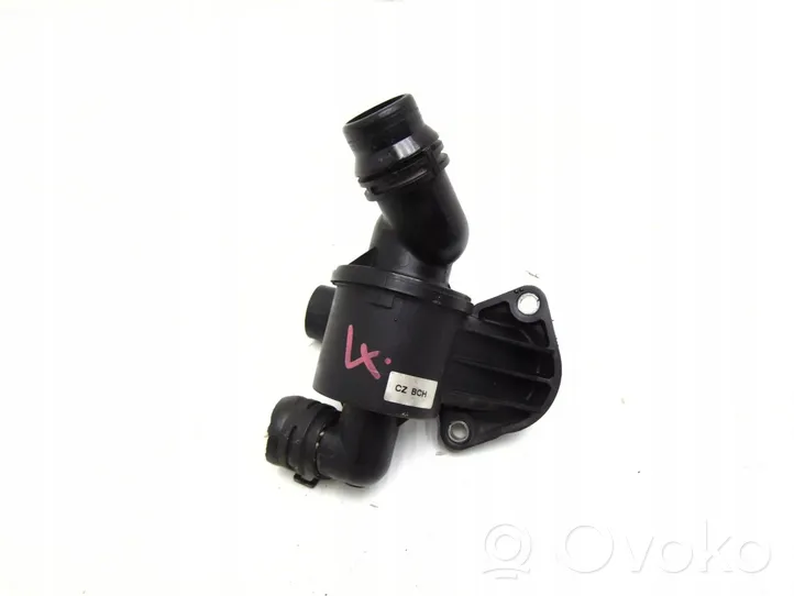 Audi A5 8T 8F Boîtier de thermostat 03L121111AD