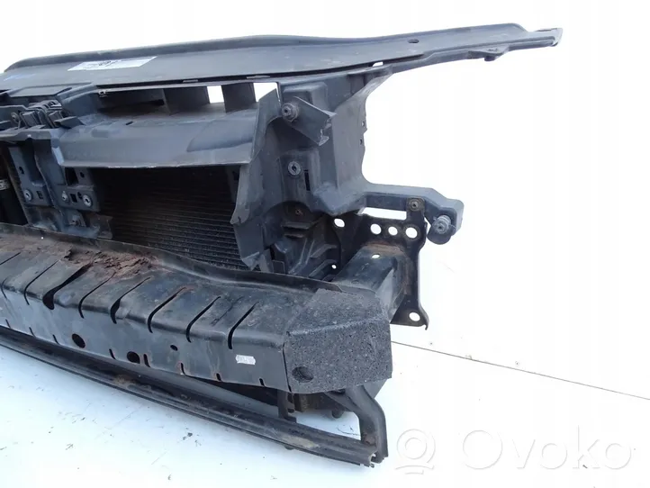 Volkswagen PASSAT B7 Support de radiateur sur cadre face avant 2.0