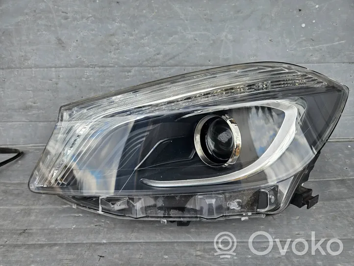 Mercedes-Benz A W176 Lampa przednia A1768201161