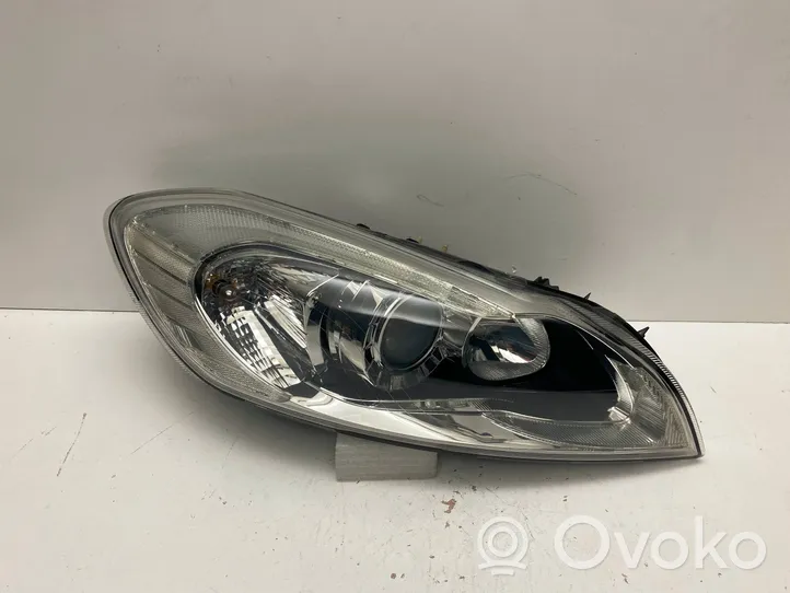 Volvo C70 Lampa przednia 31299751