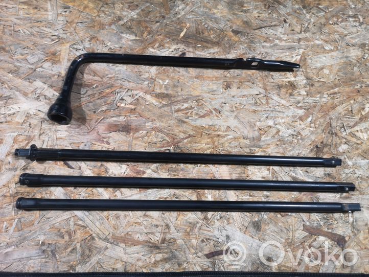 Cadillac Escalade Tool set 