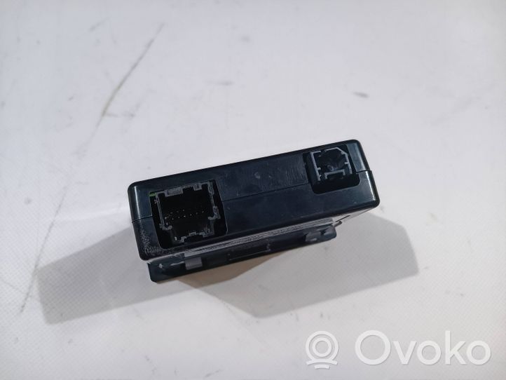 Ford Flex USB-pistokeliitin BT4T-14F014-AD