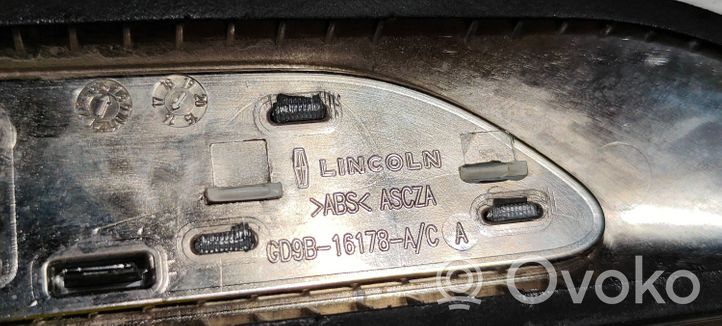 Lincoln Continental Litery / Emblematy na błotnik przedni GD9B-16178-AC