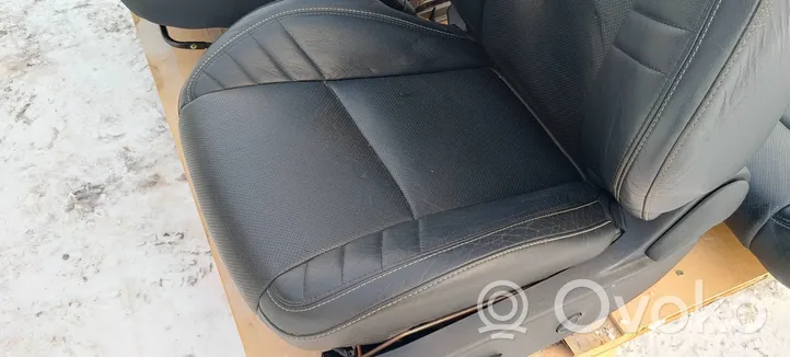 Dodge Challenger Seat set 