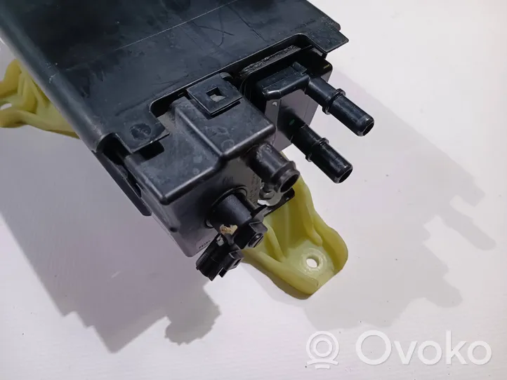 Ford Explorer VI Aktiivihiilisuodattimen polttoainehöyrysäiliö DU5A-9D653-AE