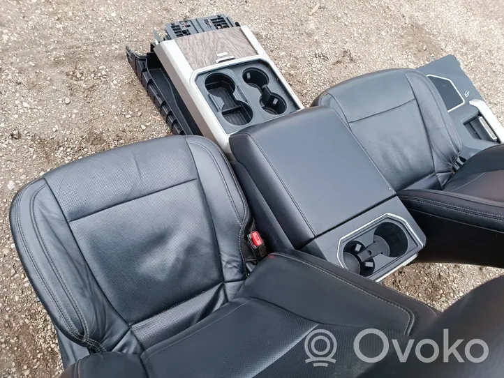 Ford F350 Fotele / Kanapa / Boczki / Komplet 