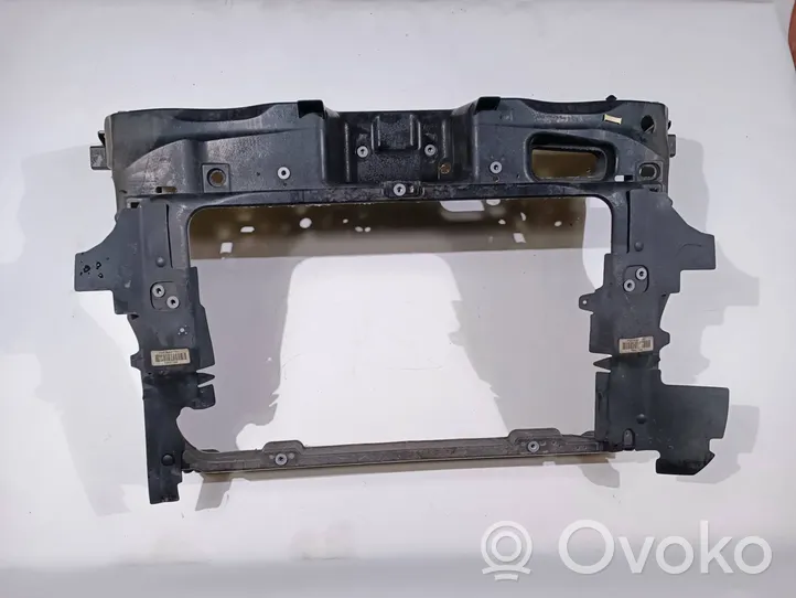 Ford Explorer Jäähdyttimen kehyksen suojapaneelin kiinnike FB53-105B00-BE