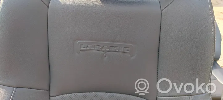 Dodge RAM Комплект отделки / дверей 