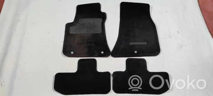 Dodge Challenger Set di tappetini per auto 42858J