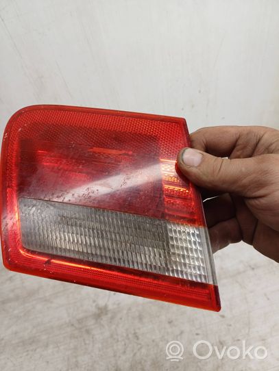 BMW 3 E46 Lampy tylnej klapy bagażnika 63218368759