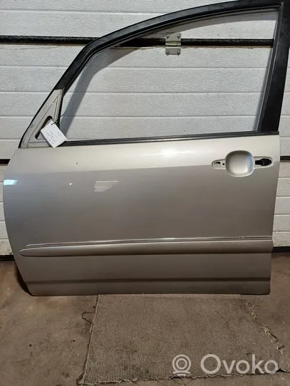 Toyota Corolla Verso E121 Drzwi przednie 