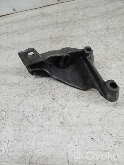 Audi 80 90 S2 B4 Supporto di montaggio della pompa del servosterzo 068145531A