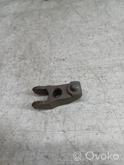 Audi 80 90 S2 B4 Fuel Injector clamp holder 