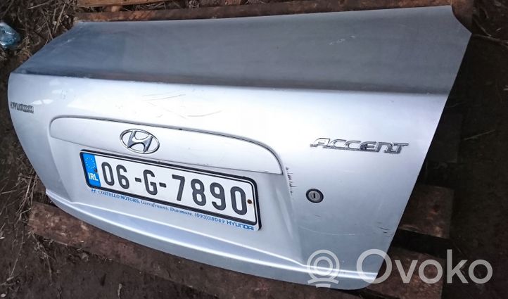 Hyundai Accent Задняя крышка (багажника) 