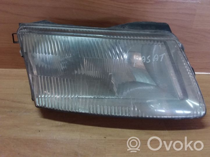 Volkswagen PASSAT B5 Lampa przednia 14742600