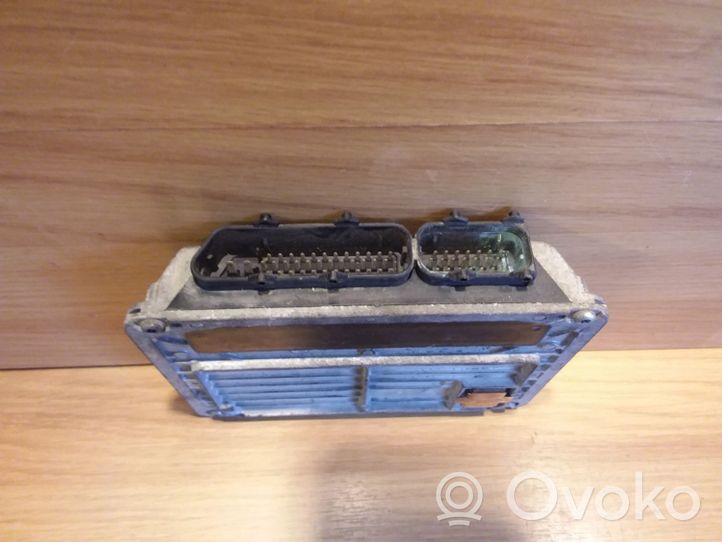 Volkswagen Golf IV Calculateur moteur ECU 06A906019AK