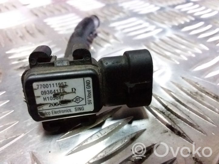 Renault Clio II Air pressure sensor 7700111957