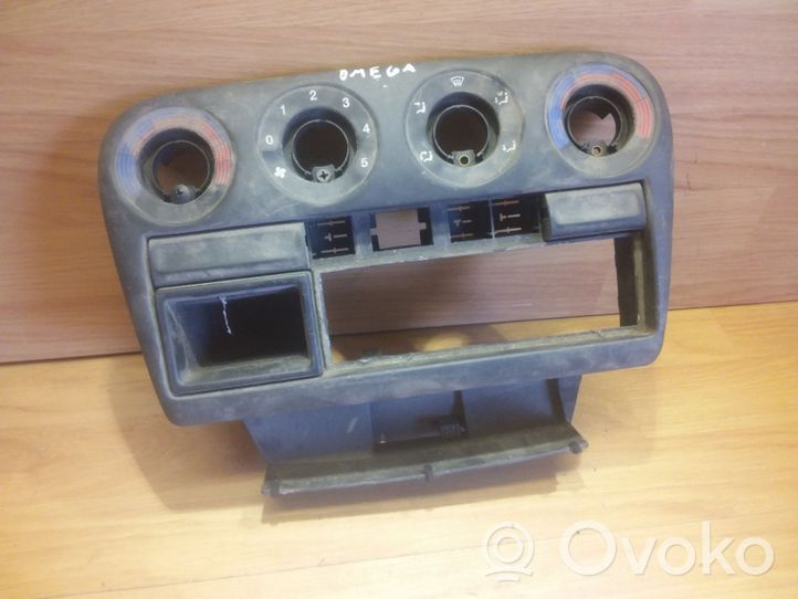 Opel Omega B1 Climate control/heater control trim 090429965