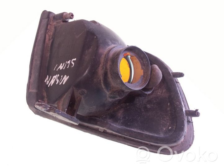 Nissan Sunny Indicatore di direzione anteriore 183177B