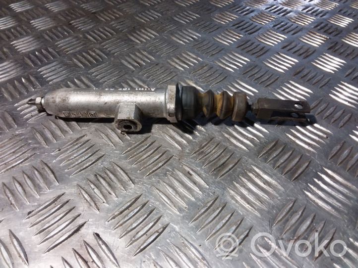 Audi 100 S4 C4 Główny cylinder sprzęgła 4A0721401