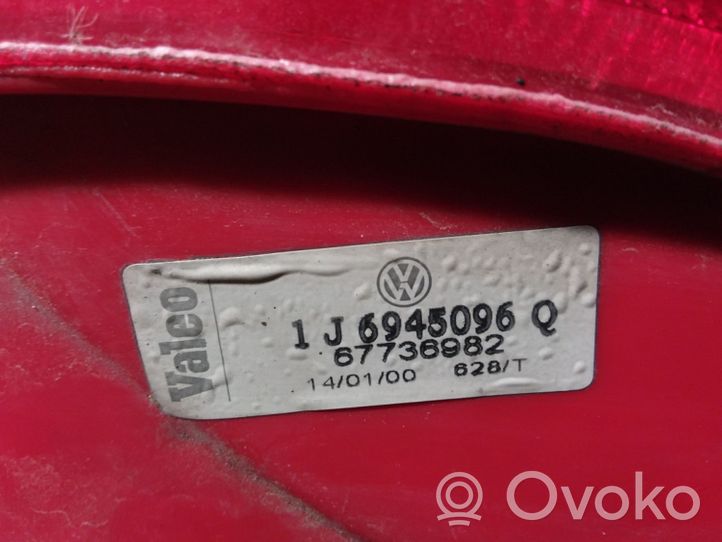 Volkswagen Golf IV Lampa tylna 1J6945096Q