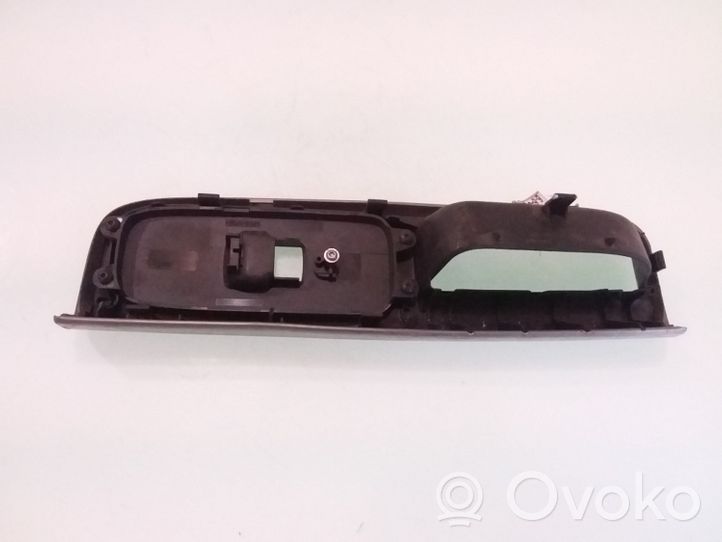 Volvo V50 Support bouton lève vitre porte avant 8663817