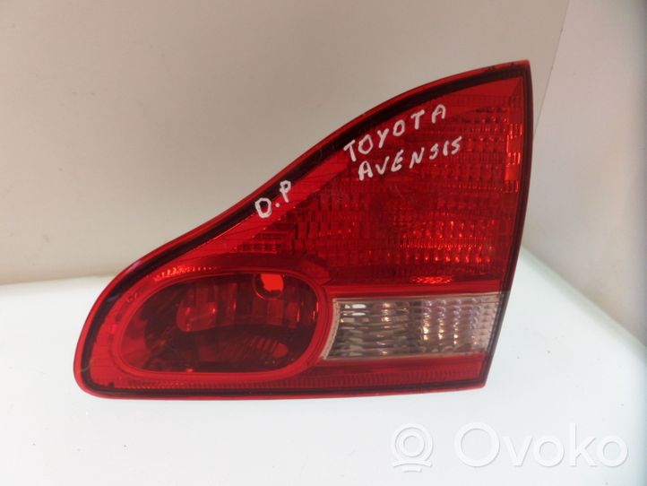 Toyota Avensis T250 Lampy tylnej klapy bagażnika 7654